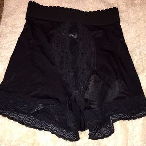 Vintage Vassarette Medium black satin shapewear panty gripper leg biking short